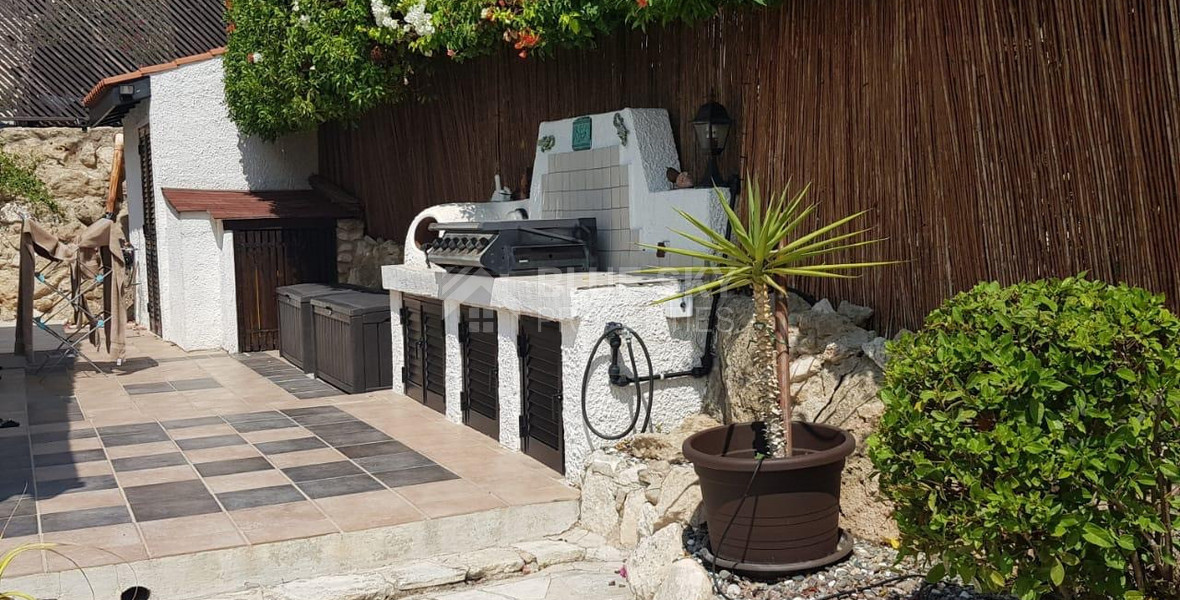 Charming 3-Bedroom Bungalow with Private Pool in Tala