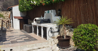 Charming 3-Bedroom Bungalow with Private Pool in Tala