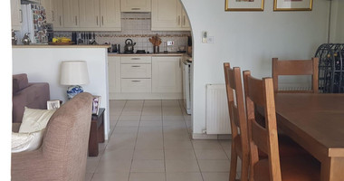 Charming 3-Bedroom Bungalow with Private Pool in Tala