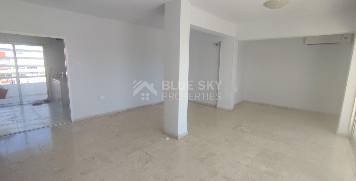 Spacious Top-Floor three Bedroom Apartment in Agia Zoni