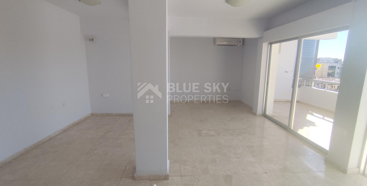 Spacious Top-Floor three Bedroom Apartment in Agia Zoni