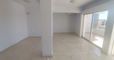 Spacious Top-Floor three Bedroom Apartment in Agia Zoni