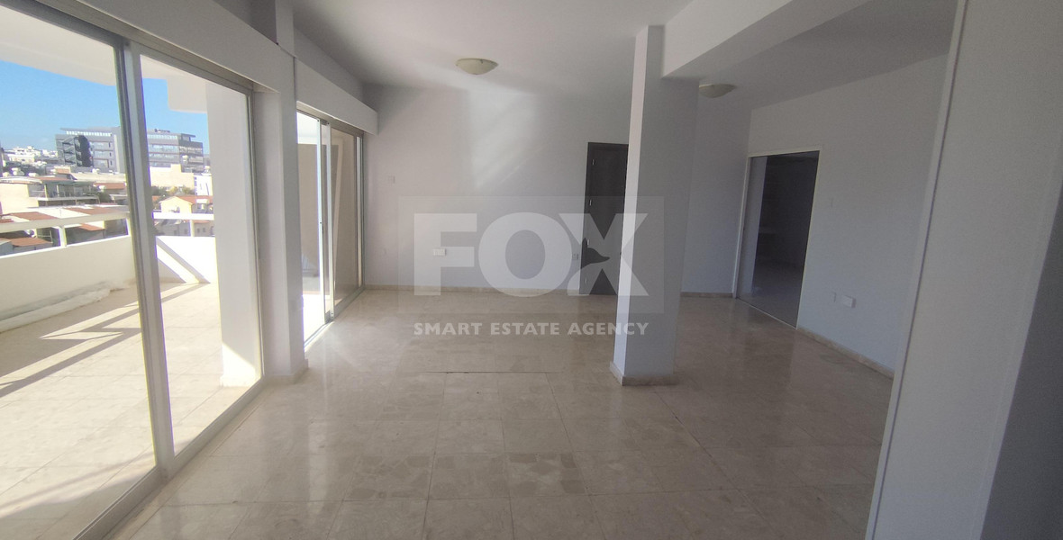 Spacious Top-Floor three Bedroom Apartment in Agia Zoni