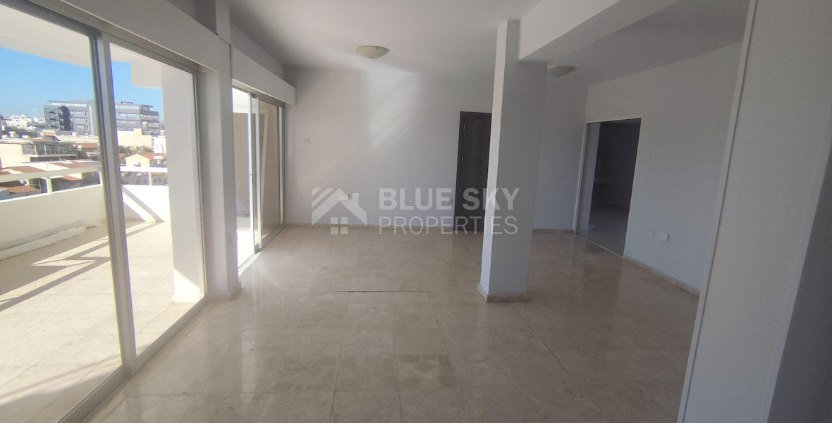 Spacious Top-Floor three Bedroom Apartment in Agia Zoni