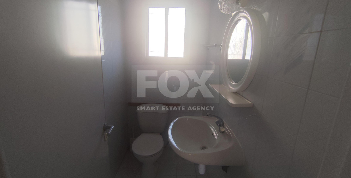 Spacious Top-Floor three Bedroom Apartment in Agia Zoni