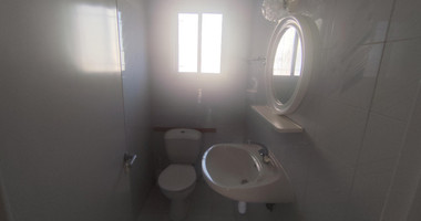 Spacious Top-Floor three Bedroom Apartment in Agia Zoni