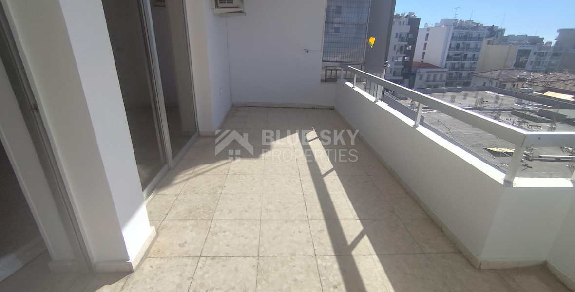 Spacious Top-Floor three Bedroom Apartment in Agia Zoni
