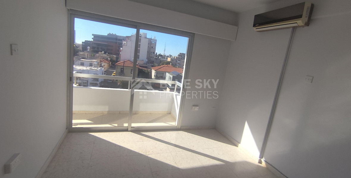 Spacious Top-Floor three Bedroom Apartment in Agia Zoni