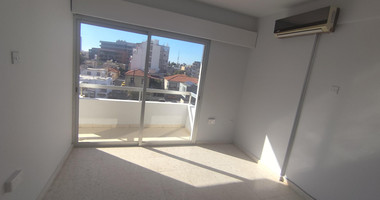 Spacious Top-Floor three Bedroom Apartment in Agia Zoni