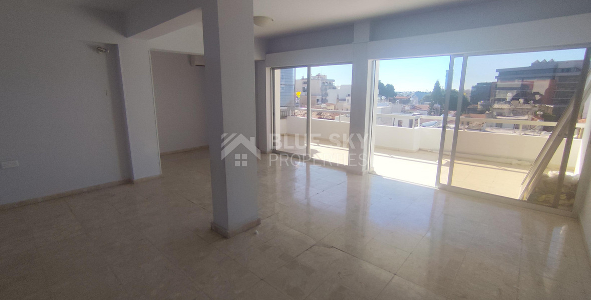 Spacious Top-Floor three Bedroom Apartment in Agia Zoni