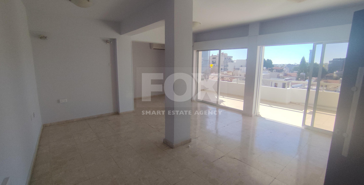 Spacious Top-Floor three Bedroom Apartment in Agia Zoni