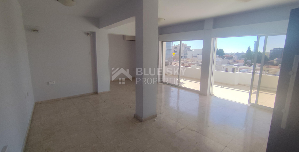 Spacious Top-Floor three Bedroom Apartment in Agia Zoni