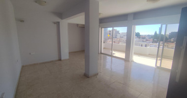 Spacious Top-Floor three Bedroom Apartment in Agia Zoni