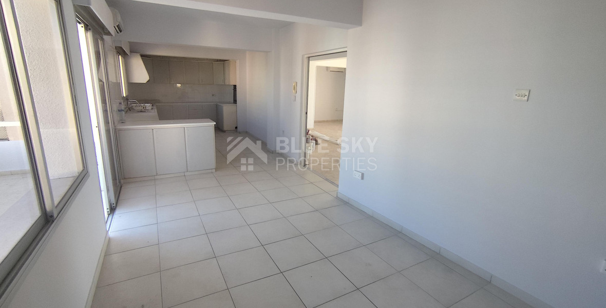 Spacious Top-Floor three Bedroom Apartment in Agia Zoni