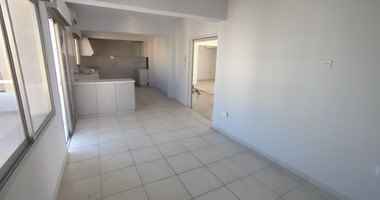 Spacious Top-Floor three Bedroom Apartment in Agia Zoni