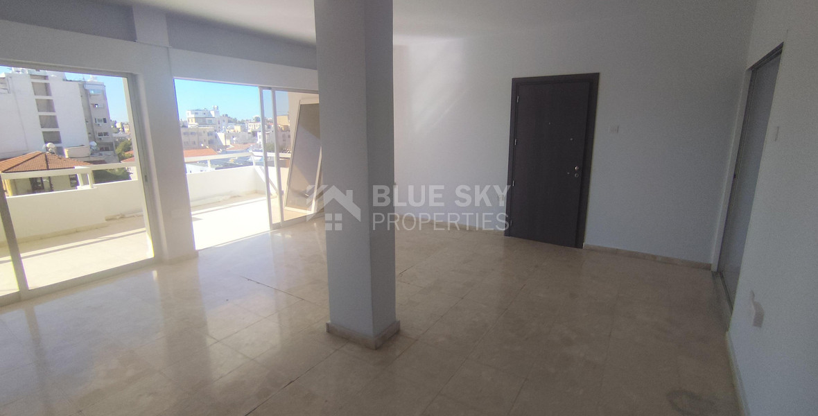 Spacious Top-Floor three Bedroom Apartment in Agia Zoni