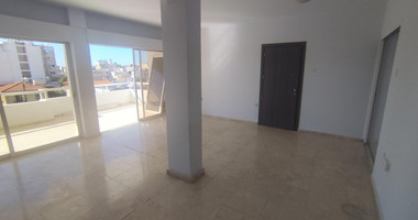 Spacious Top-Floor three Bedroom Apartment in Agia Zoni