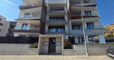 One bedroom furnished top floor apartment for rent in Agios Athanasios