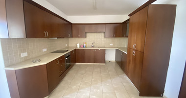 Spacious Four Bedroom Apartment in the centre of Paphos for rent