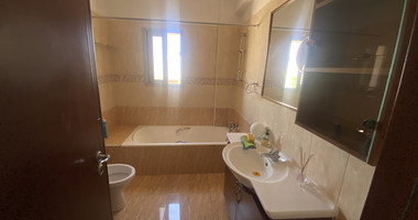 Spacious Four Bedroom Apartment in the centre of Paphos for rent