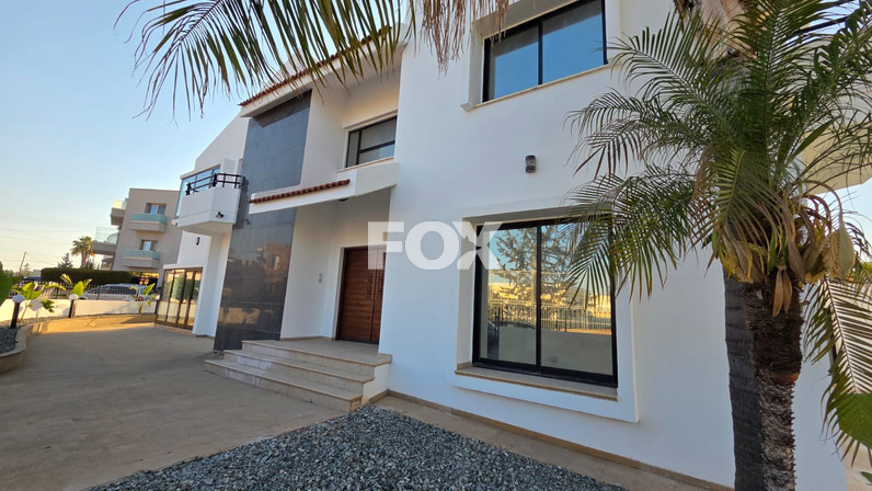 Detached house for rent 380 m² in Kato Polemidia, Limassol, Cyprus