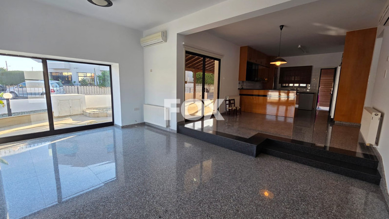 Detached house for rent 380 m² in Kato Polemidia, Limassol, Cyprus
