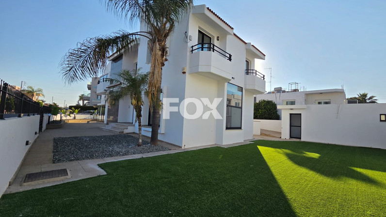 Detached house for rent 380 m² in Kato Polemidia, Limassol, Cyprus