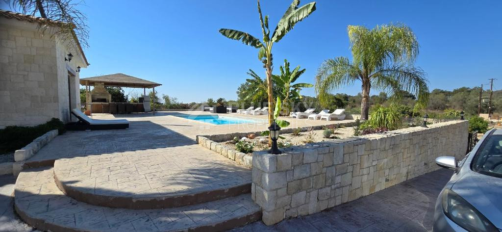 Bungalow for sale in  Paphos