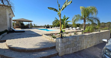 Bungalow for sale in  Paphos