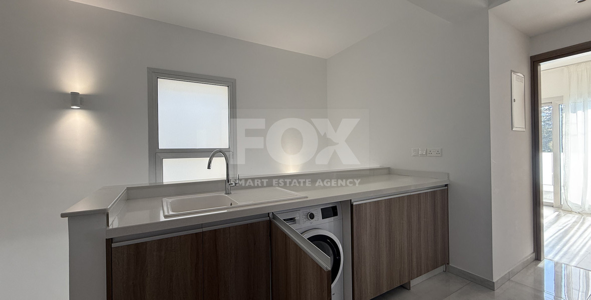 RENT: UNFURNISHED 4 BEDROOM HOUSE ADJACENT TO GREEN AREA, WITH ALL ELECTRICAL APPLIANCES IN EXCELLENT CONDITION.