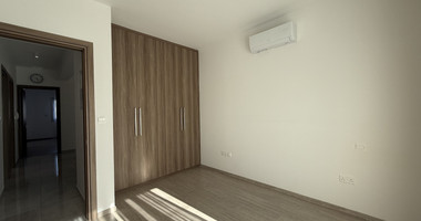 RENT: UNFURNISHED 4 BEDROOM HOUSE ADJACENT TO GREEN AREA, WITH ALL ELECTRICAL APPLIANCES IN EXCELLENT CONDITION.