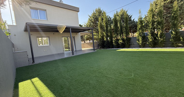 RENT: UNFURNISHED 4 BEDROOM HOUSE ADJACENT TO GREEN AREA, WITH ALL ELECTRICAL APPLIANCES IN EXCELLENT CONDITION.