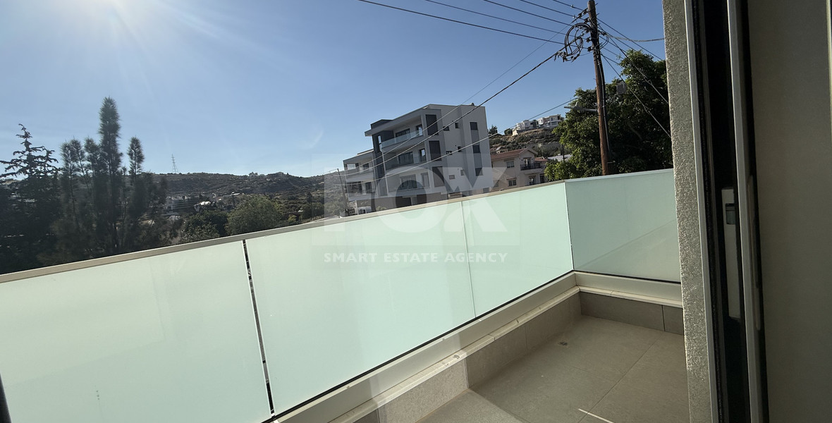 RENT: UNFURNISHED 4 BEDROOM HOUSE ADJACENT TO GREEN AREA, WITH ALL ELECTRICAL APPLIANCES IN EXCELLENT CONDITION.