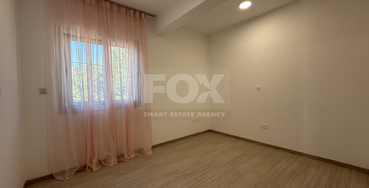 RENT: UNFURNISHED 4 BEDROOM HOUSE ADJACENT TO GREEN AREA, WITH ALL ELECTRICAL APPLIANCES IN EXCELLENT CONDITION.