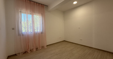 RENT: UNFURNISHED 4 BEDROOM HOUSE ADJACENT TO GREEN AREA, WITH ALL ELECTRICAL APPLIANCES IN EXCELLENT CONDITION.