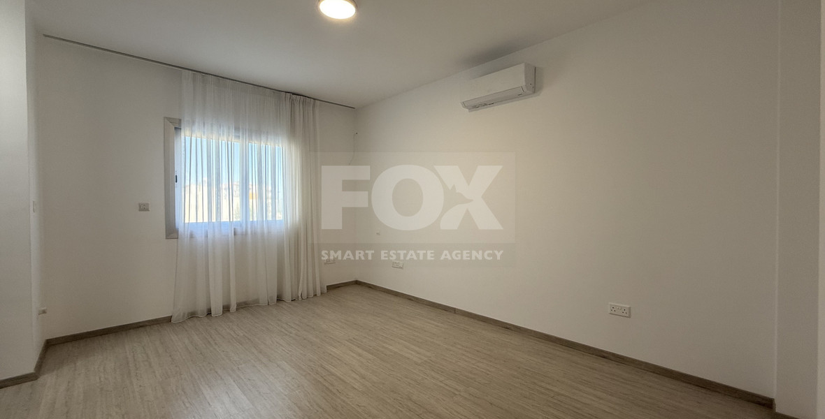 RENT: UNFURNISHED 4 BEDROOM HOUSE ADJACENT TO GREEN AREA, WITH ALL ELECTRICAL APPLIANCES IN EXCELLENT CONDITION.