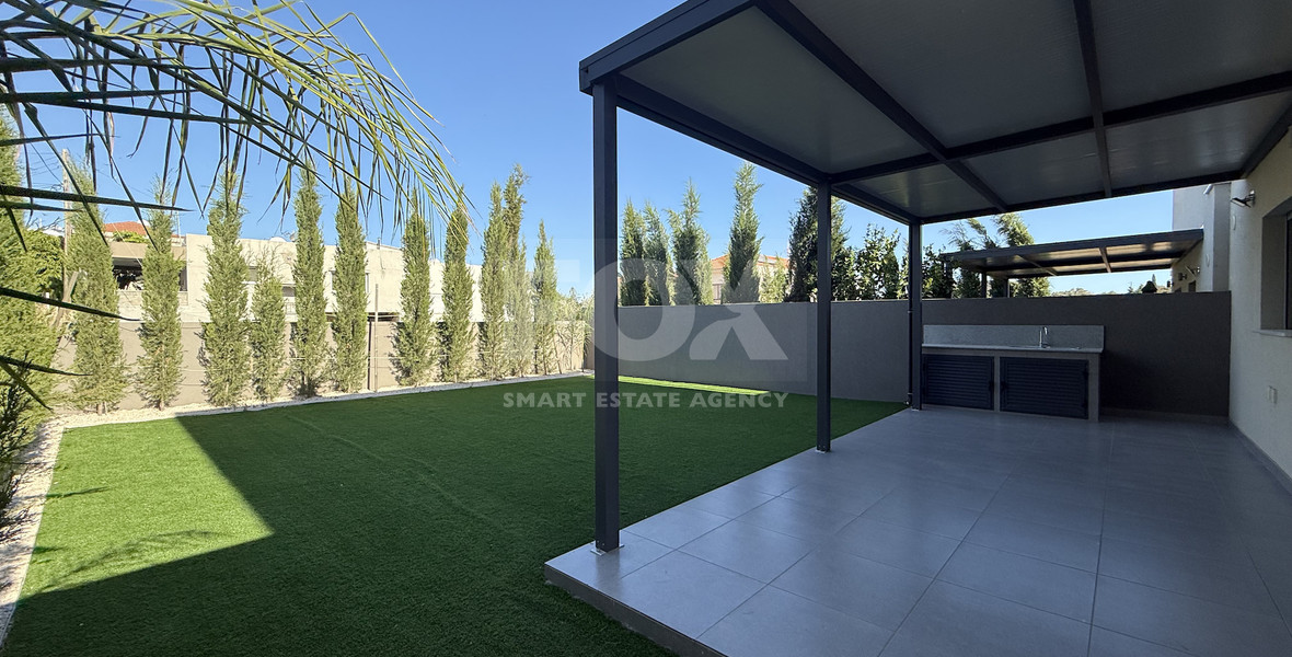 RENT: UNFURNISHED 4 BEDROOM HOUSE ADJACENT TO GREEN AREA, WITH ALL ELECTRICAL APPLIANCES IN EXCELLENT CONDITION.