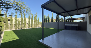 RENT: UNFURNISHED 4 BEDROOM HOUSE ADJACENT TO GREEN AREA, WITH ALL ELECTRICAL APPLIANCES IN EXCELLENT CONDITION.