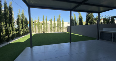 RENT: UNFURNISHED 4 BEDROOM HOUSE ADJACENT TO GREEN AREA, WITH ALL ELECTRICAL APPLIANCES IN EXCELLENT CONDITION.