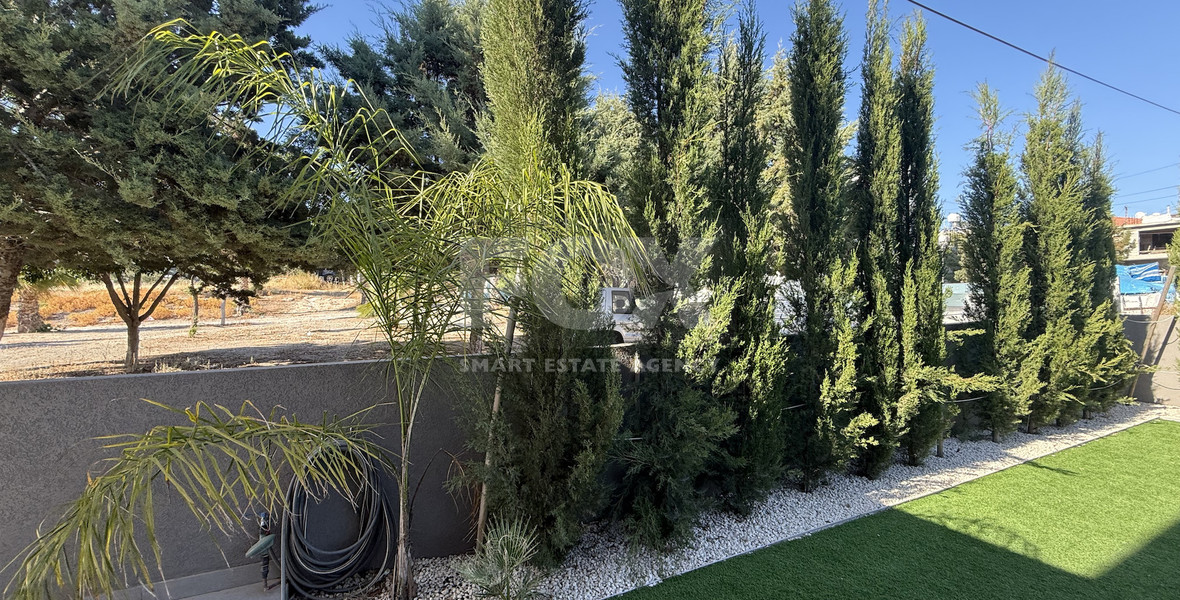 RENT: UNFURNISHED 4 BEDROOM HOUSE ADJACENT TO GREEN AREA, WITH ALL ELECTRICAL APPLIANCES IN EXCELLENT CONDITION.
