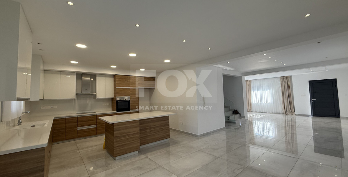 RENT: UNFURNISHED 4 BEDROOM HOUSE ADJACENT TO GREEN AREA, WITH ALL ELECTRICAL APPLIANCES IN EXCELLENT CONDITION.