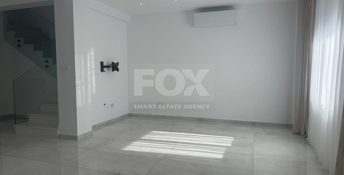 RENT: UNFURNISHED 4 BEDROOM HOUSE ADJACENT TO GREEN AREA, WITH ALL ELECTRICAL APPLIANCES IN EXCELLENT CONDITION.