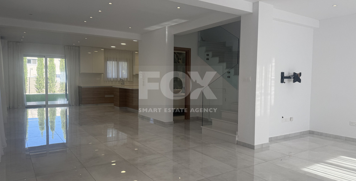 RENT: UNFURNISHED 4 BEDROOM HOUSE ADJACENT TO GREEN AREA, WITH ALL ELECTRICAL APPLIANCES IN EXCELLENT CONDITION.