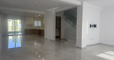 RENT: UNFURNISHED 4 BEDROOM HOUSE ADJACENT TO GREEN AREA, WITH ALL ELECTRICAL APPLIANCES IN EXCELLENT CONDITION.