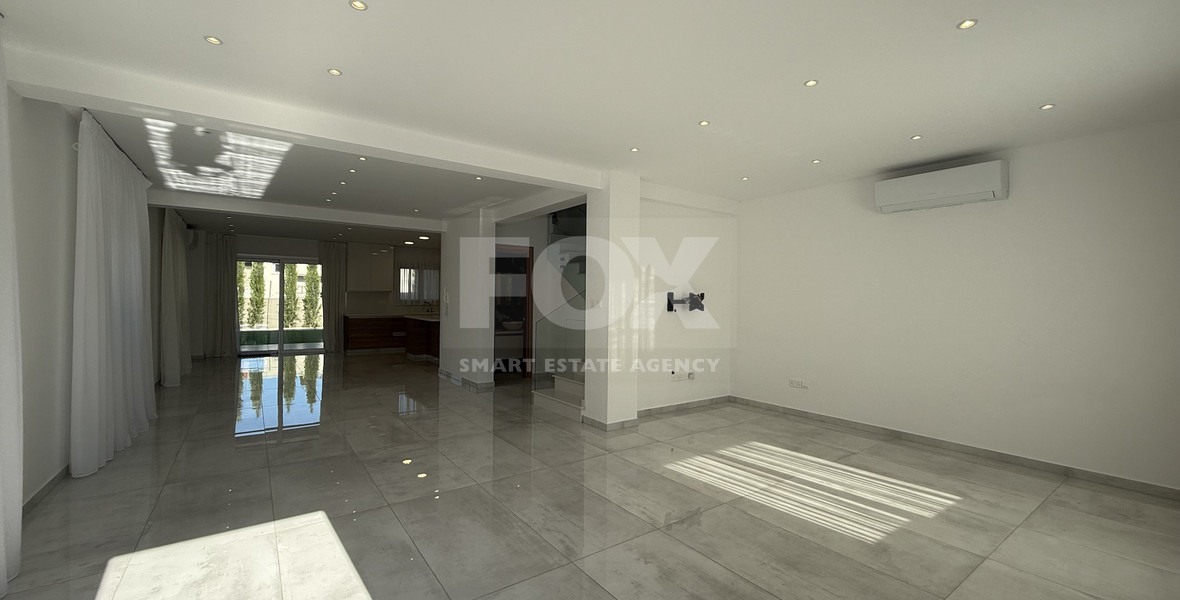 RENT: UNFURNISHED 4 BEDROOM HOUSE ADJACENT TO GREEN AREA, WITH ALL ELECTRICAL APPLIANCES IN EXCELLENT CONDITION.