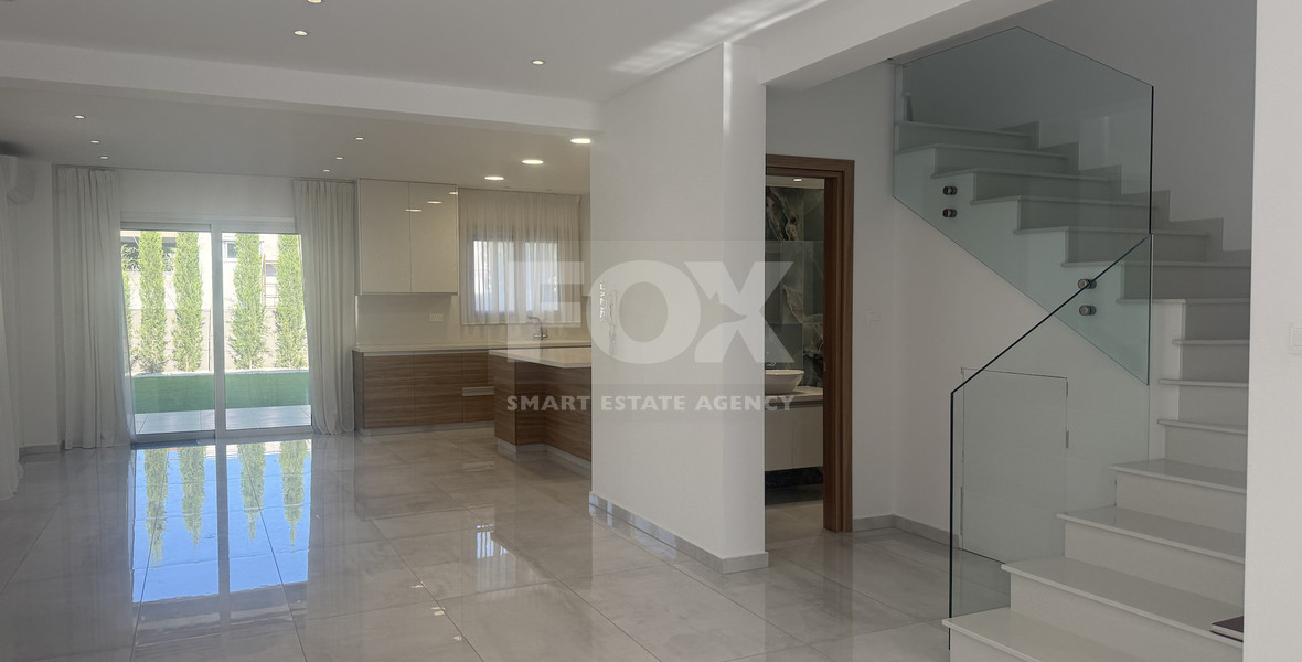 RENT: UNFURNISHED 4 BEDROOM HOUSE ADJACENT TO GREEN AREA, WITH ALL ELECTRICAL APPLIANCES IN EXCELLENT CONDITION.