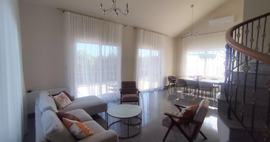 Luxury three Bedroom Villa with Swimming Pool on 3,000 sq.m. Plot in Pareklisia