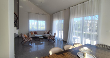 Luxury three Bedroom Villa with Swimming Pool on 3,000 sq.m. Plot in Pareklisia