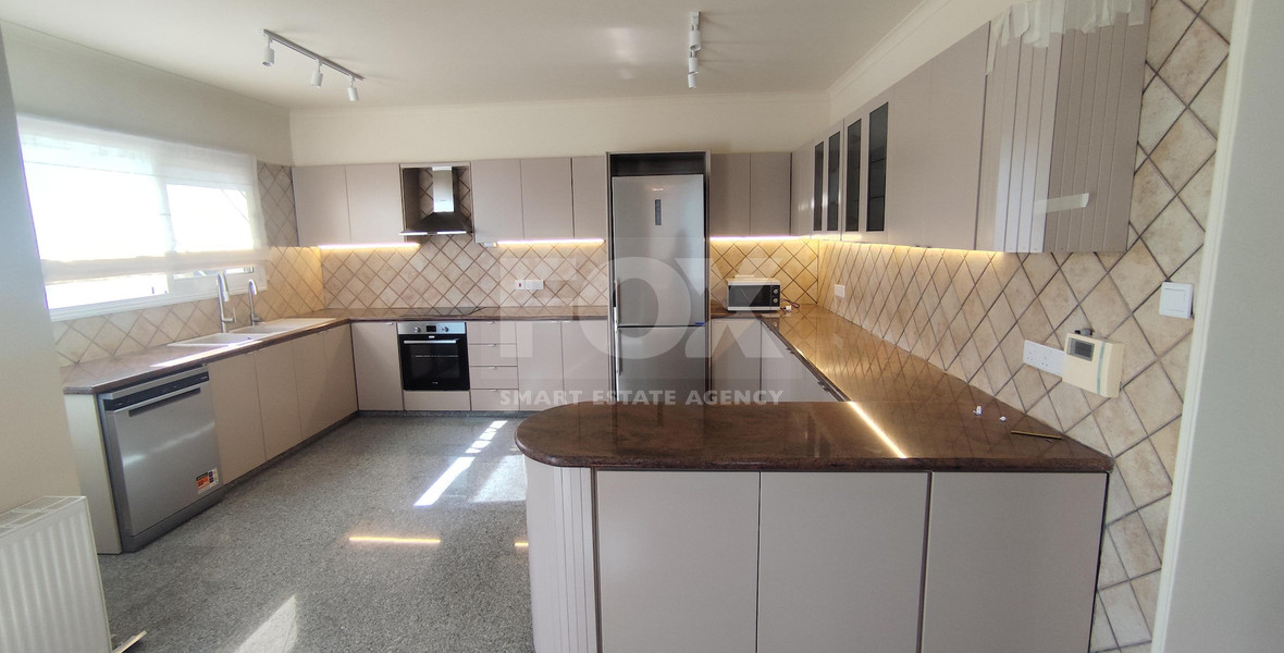 Luxury three Bedroom Villa with Swimming Pool on 3,000 sq.m. Plot in Pareklisia