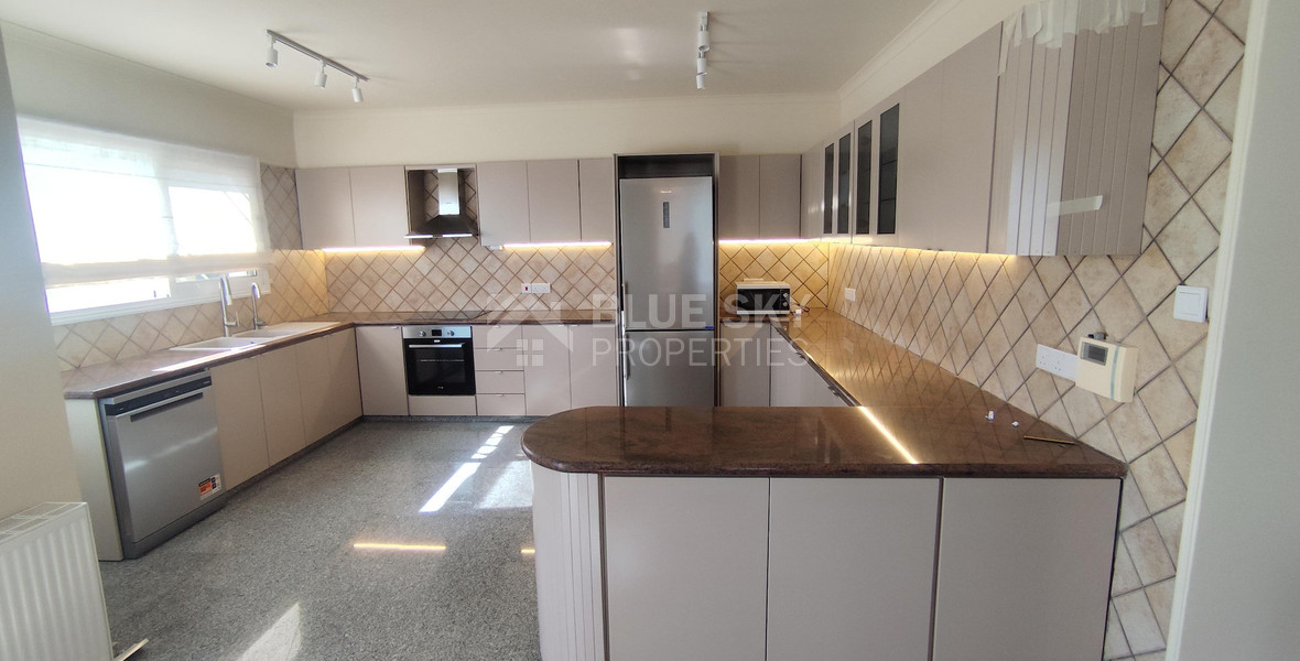 Luxury three Bedroom Villa with Swimming Pool on 3,000 sq.m. Plot in Pareklisia